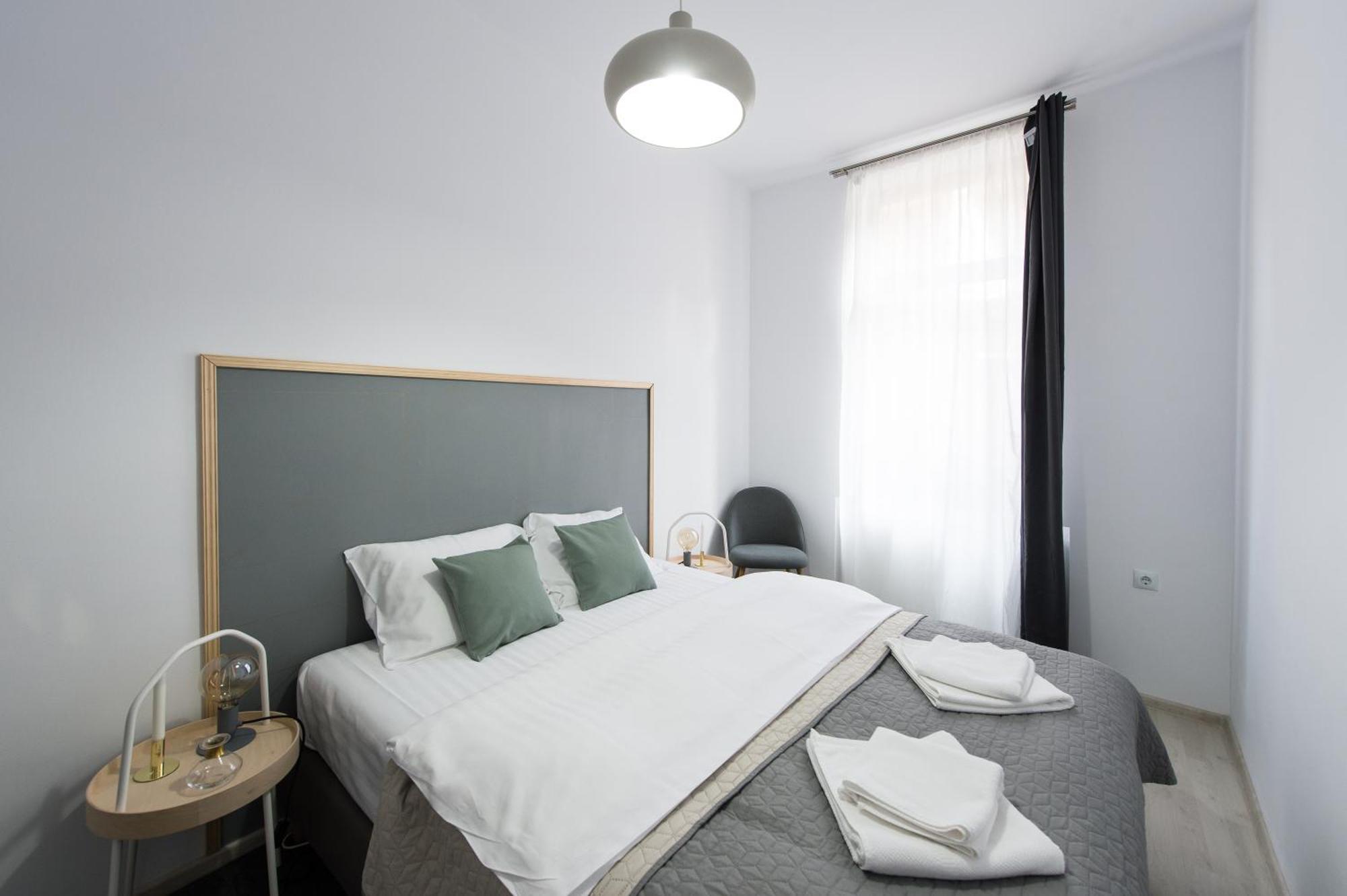 Апартаменты Gorgeous Brasov Flat With Patio And Mountain Views Экстерьер фото